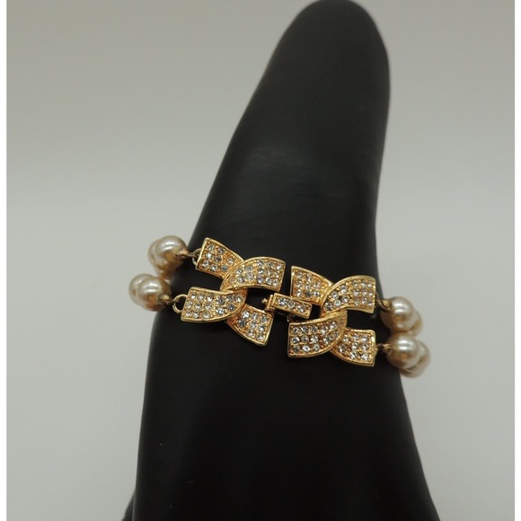 Vintage KJL Double Strand Pearl Bracelet with Goldtone Rhinestone Bow Clasp - Picture 3 of 9
